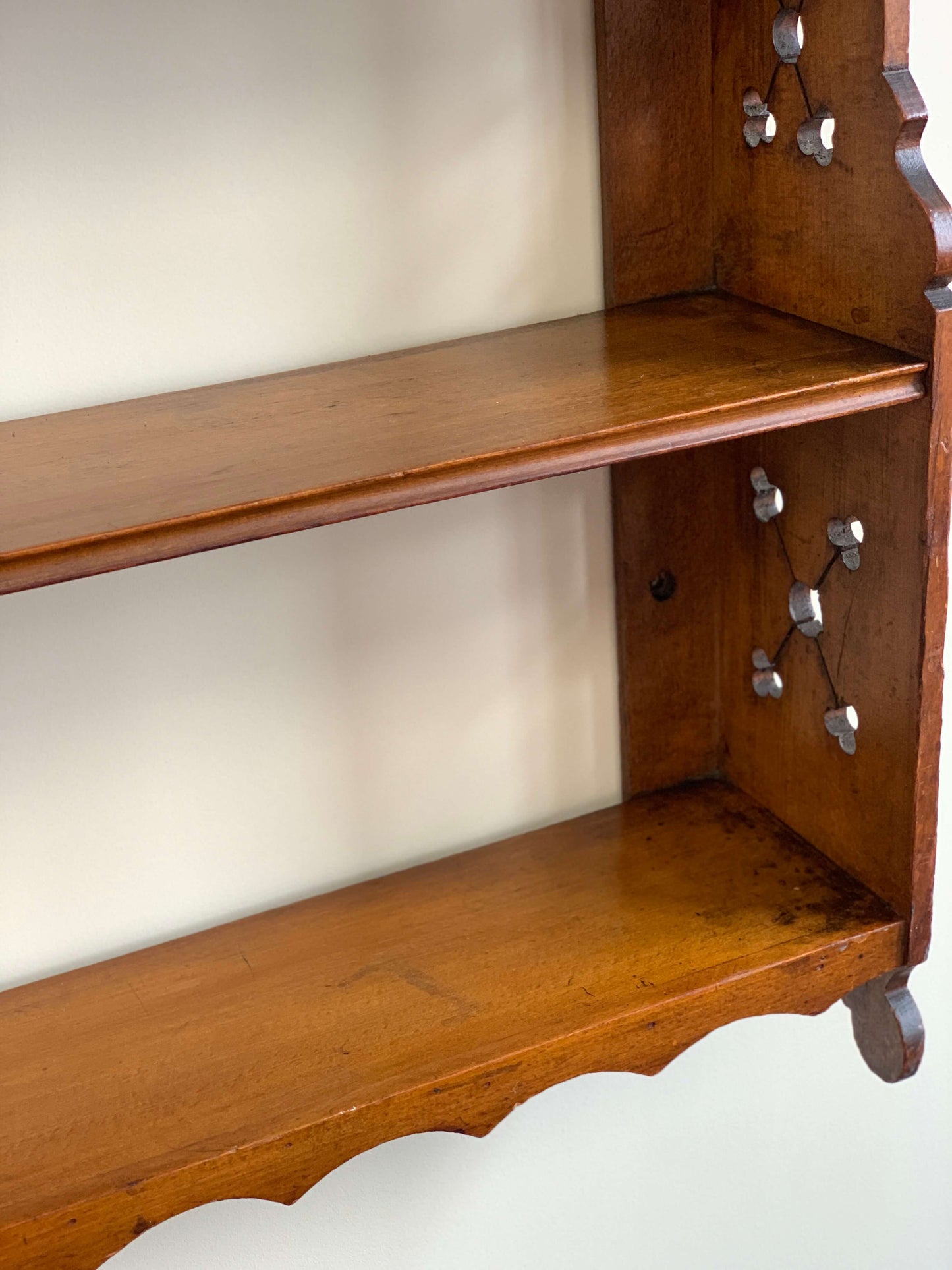 Antique shelf with scalloped detail